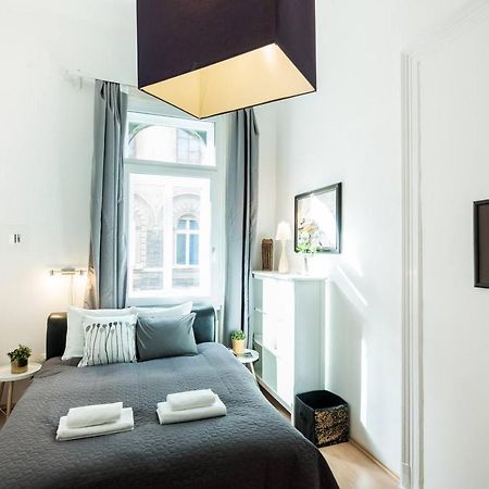 Cosy And Central Apartment With 4 Bedrooms And A/C Budapest Exterior photo