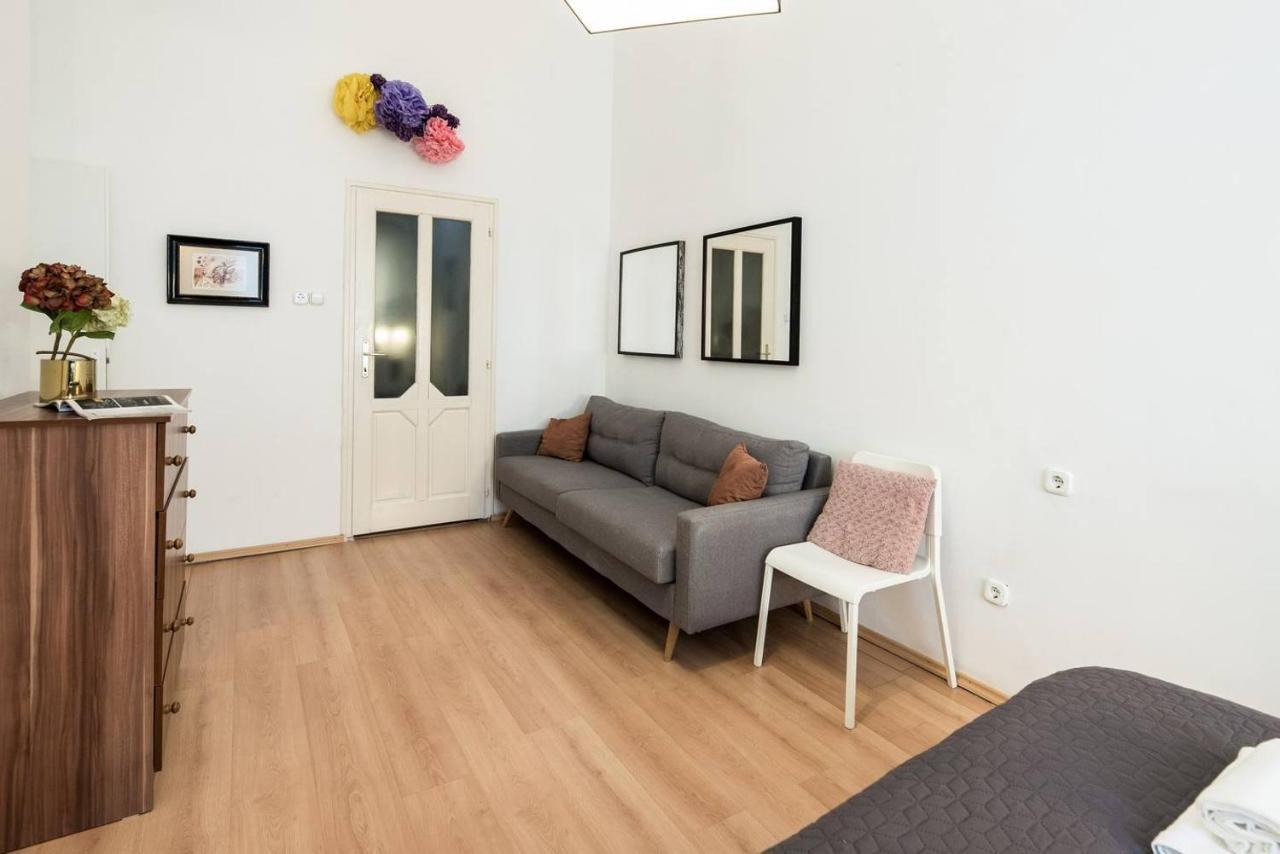 Cosy And Central Apartment With 4 Bedrooms And A/C Budapest Exterior photo