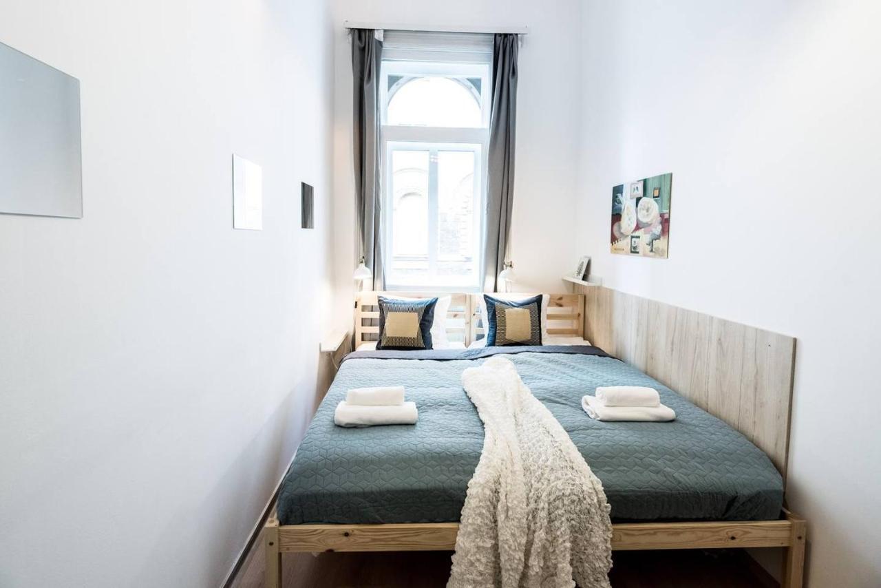 Cosy And Central Apartment With 4 Bedrooms And A/C Budapest Exterior photo