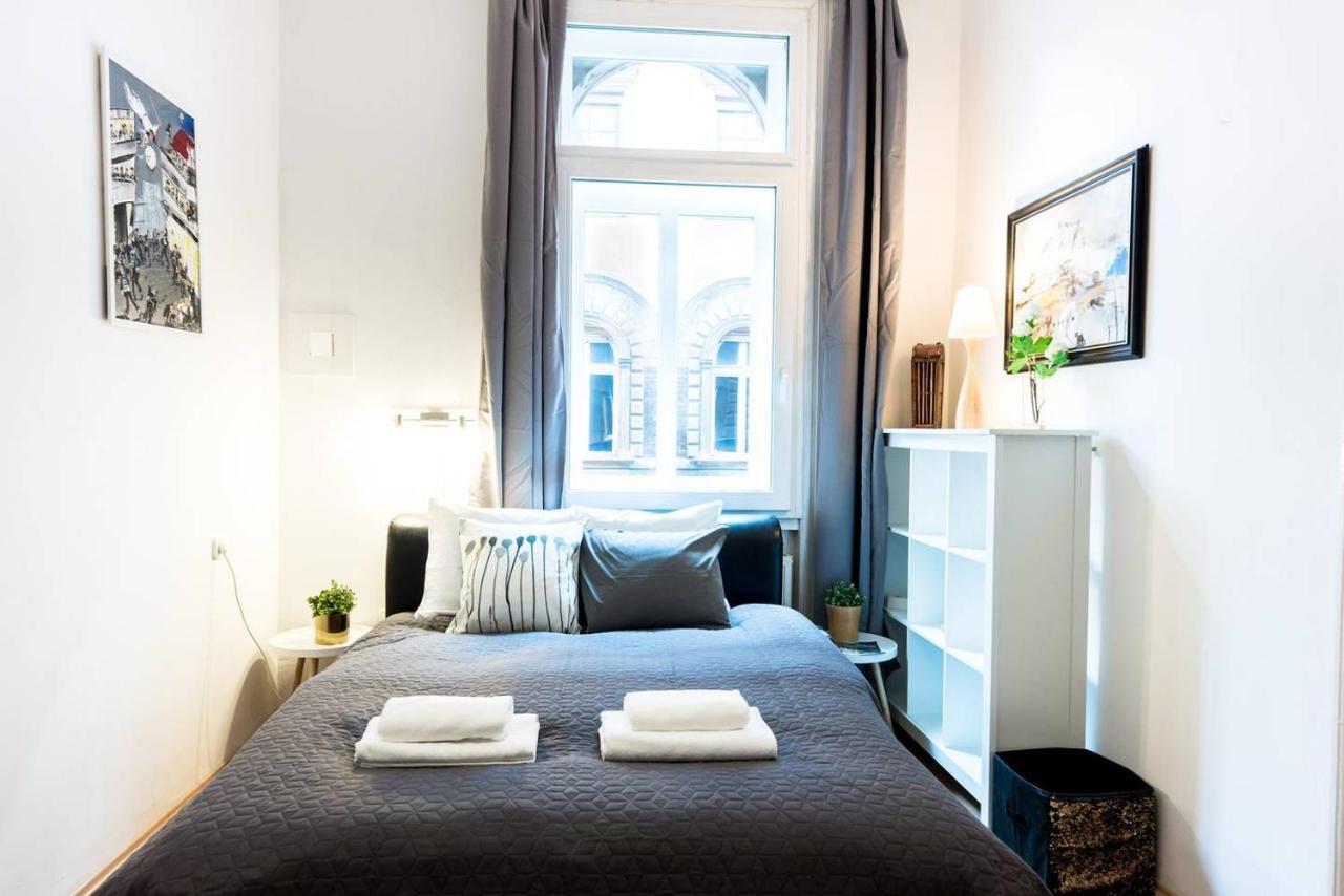 Cosy And Central Apartment With 4 Bedrooms And A/C Budapest Exterior photo