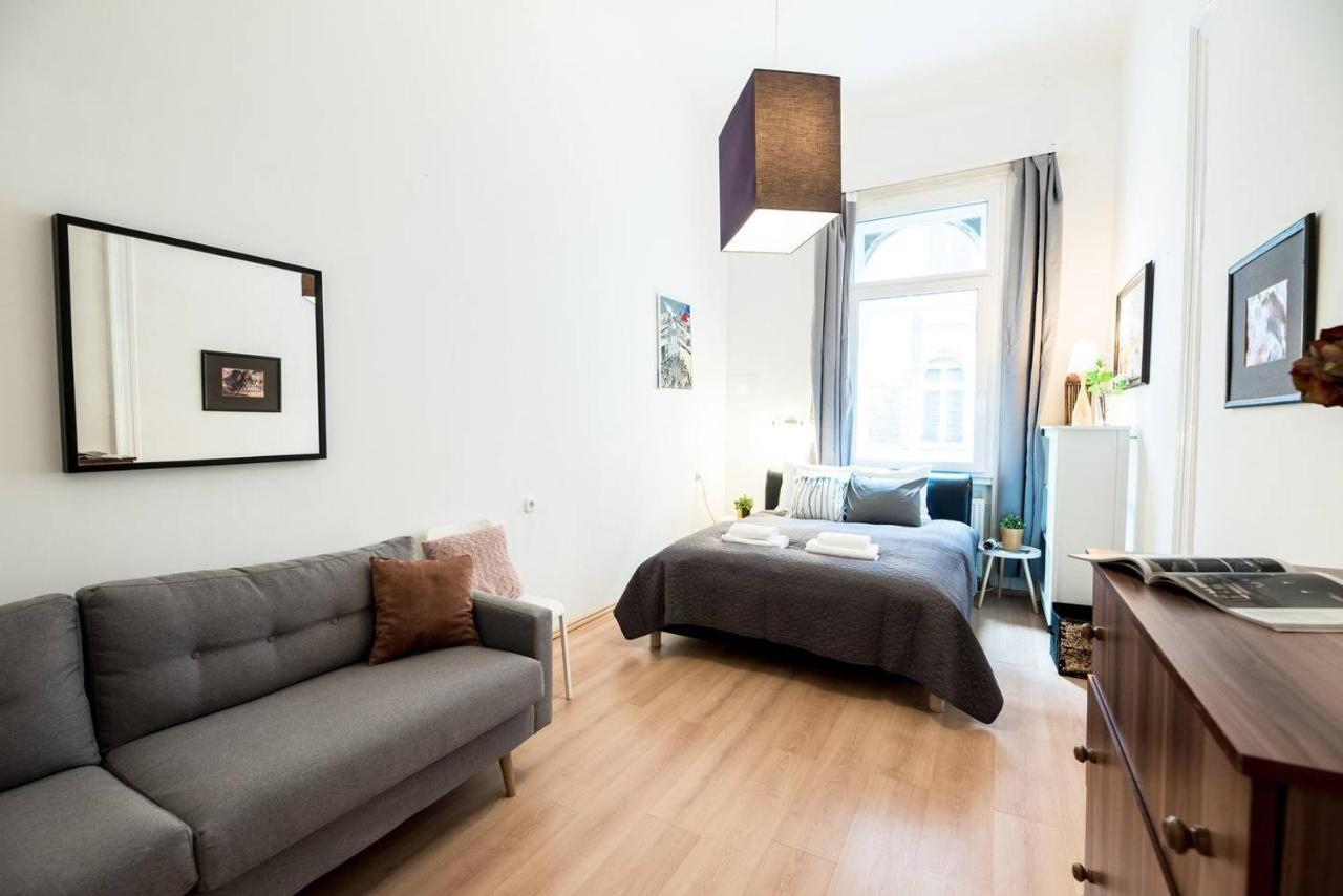 Cosy And Central Apartment With 4 Bedrooms And A/C Budapest Exterior photo